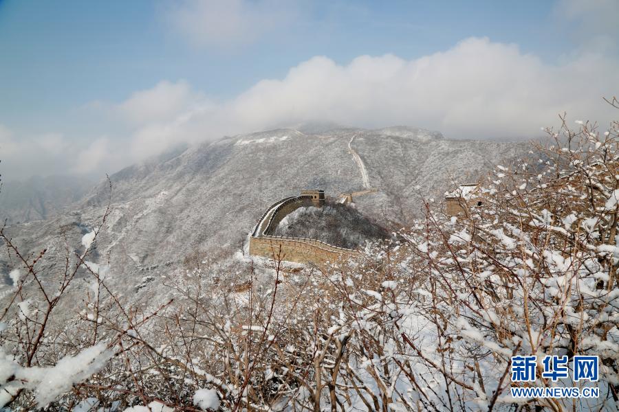 　　1月19日拍摄的北京怀柔慕田峪长城雪景。　　当日，北京怀柔慕田峪长城被茫茫白雪覆盖，一派北国壮美风光。　　新华社发（卜向东 摄）