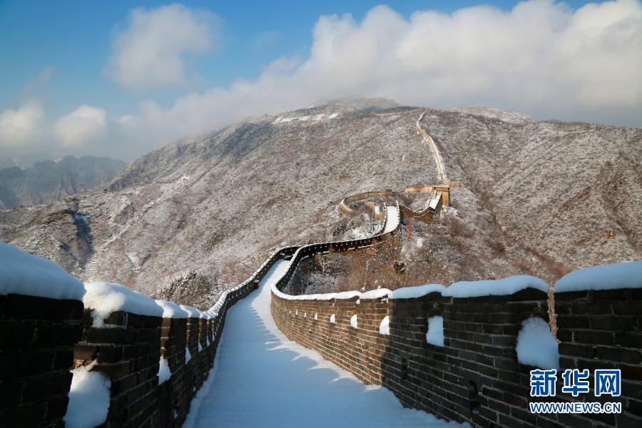 　　1月19日拍摄的北京怀柔慕田峪长城雪景。　　当日，北京怀柔慕田峪长城被茫茫白雪覆盖，一派北国壮美风光。　　新华社发（卜向东 摄）