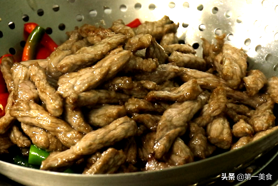 炒牛肉想嫩有窍门,腌肉时牢记这5放3搅,牛肉出锅滑嫩似豆腐