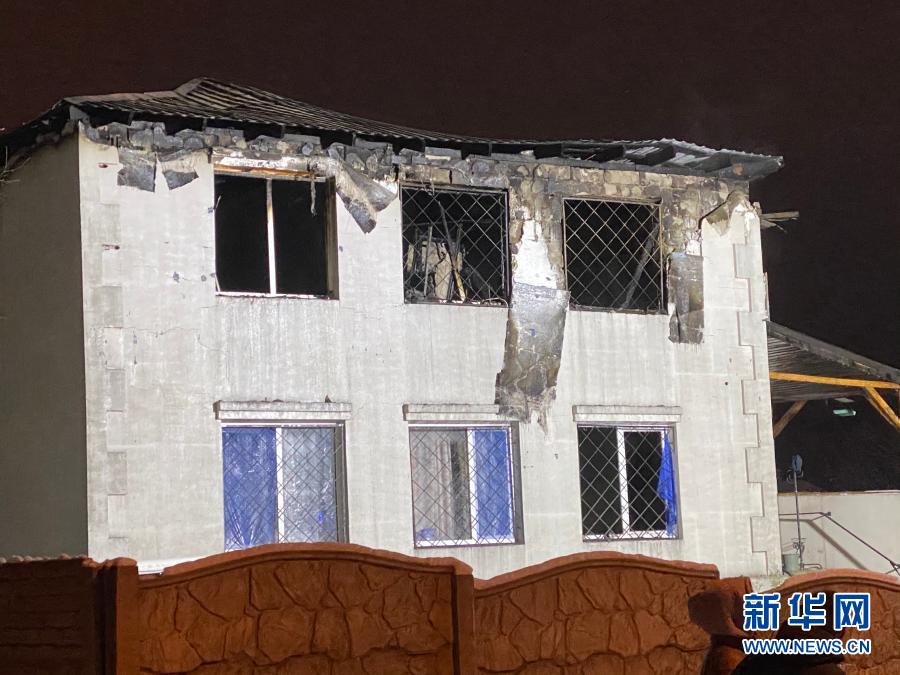 　　这是1月21日拍摄的乌克兰东部哈尔科夫市发生火灾的养老院（手机照片）。　　哈尔科夫市这家养老院当日下午发生火灾，造成至少15人死亡、5人受伤。　　新华社发（亚基缅科·马克西姆·维塔利耶维奇 摄）