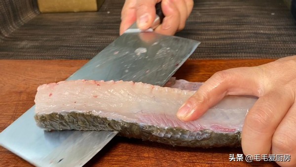 冬天记得多吃鱼,教你草鱼特色做法,味道鲜美,一周吃七次都嫌少