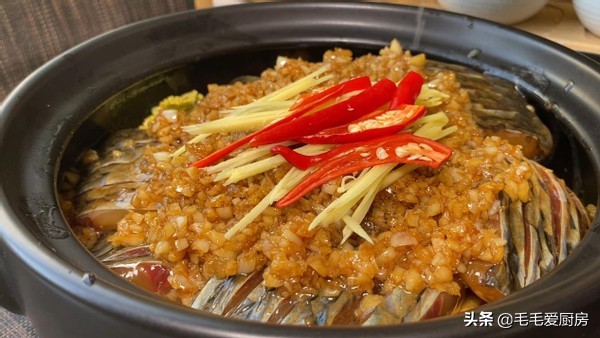 冬天记得多吃鱼,教你草鱼特色做法,味道鲜美,一周吃七次都嫌少