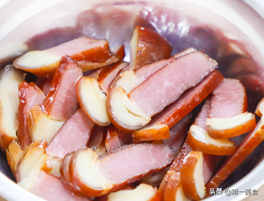 腊肉炖粉条的正确做法,粉条不粘不坨,牢记2个技巧,好吃有嚼劲