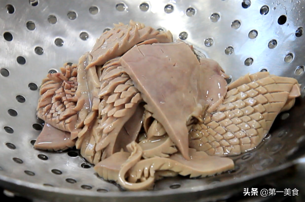 火爆腰花这样做真香!3步全面去腥,口感鲜嫩脆爽,一盘不够吃