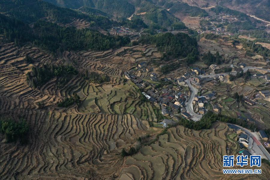 　　2月3日在云和县崇头镇拍摄的云和梯田景色（无人机照片）。　　立春时节，位于浙江省丽水市云和县崇头镇的云和梯田呈现别样的韵味。　　新华社记者 黄宗治 摄