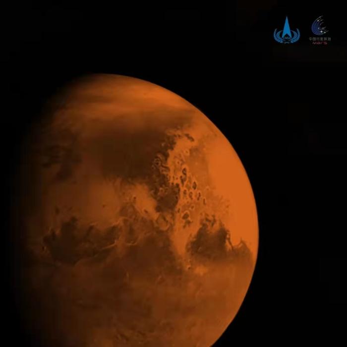 天问一号拍摄首幅火星图像着色效果图。国家航天局供图 点击进入下一页