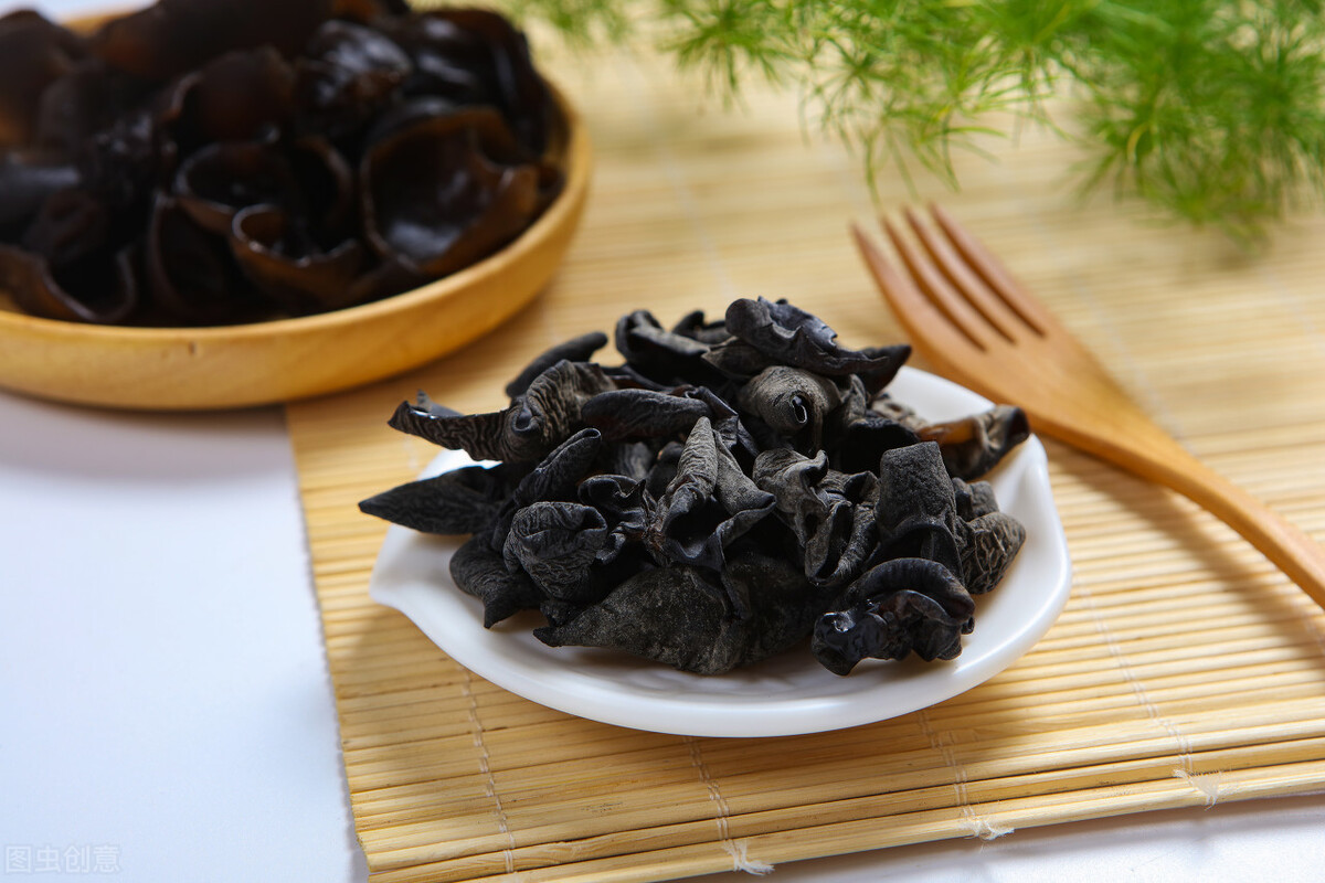 调饺子馅时,想要馅料不出汤,多加3样食材,饺子不破皮