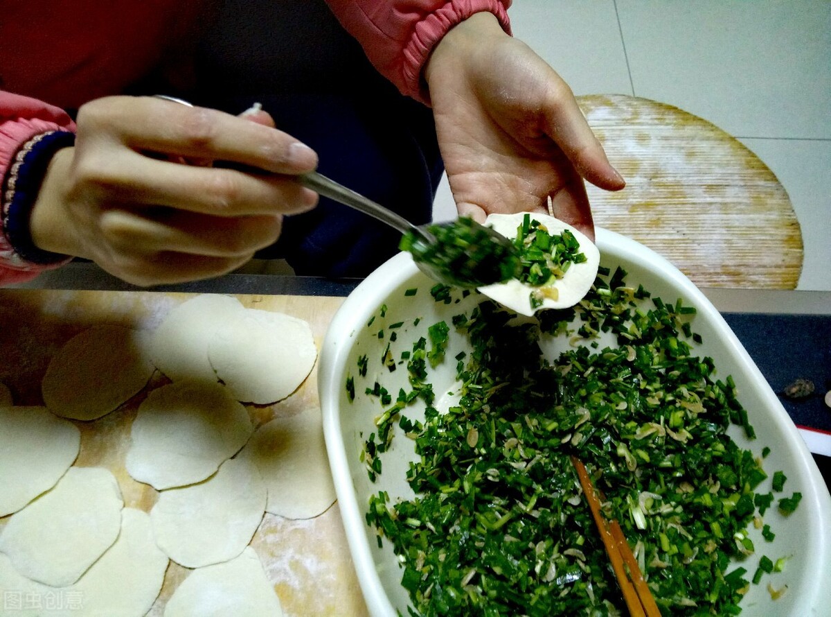 调饺子馅时，想要馅料不出汤，多加3样食材，饺子不破皮