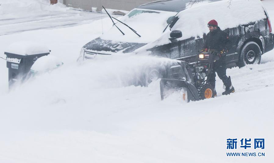 2月16日，加拿大安大略省多伦多及周边地区普降大雪。新华社发（邹峥摄）