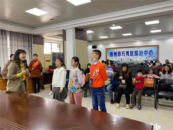 广西梧州市万秀区巧借“一社区一心理咨询师”活动开展反邪教宣传917