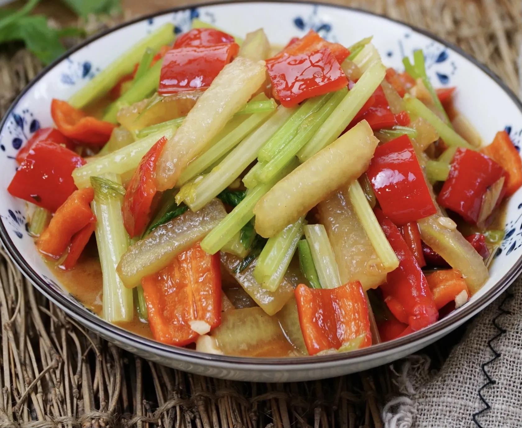 吃腻了大鱼大肉，试试这四款素菜，清新爽口还解油腻！