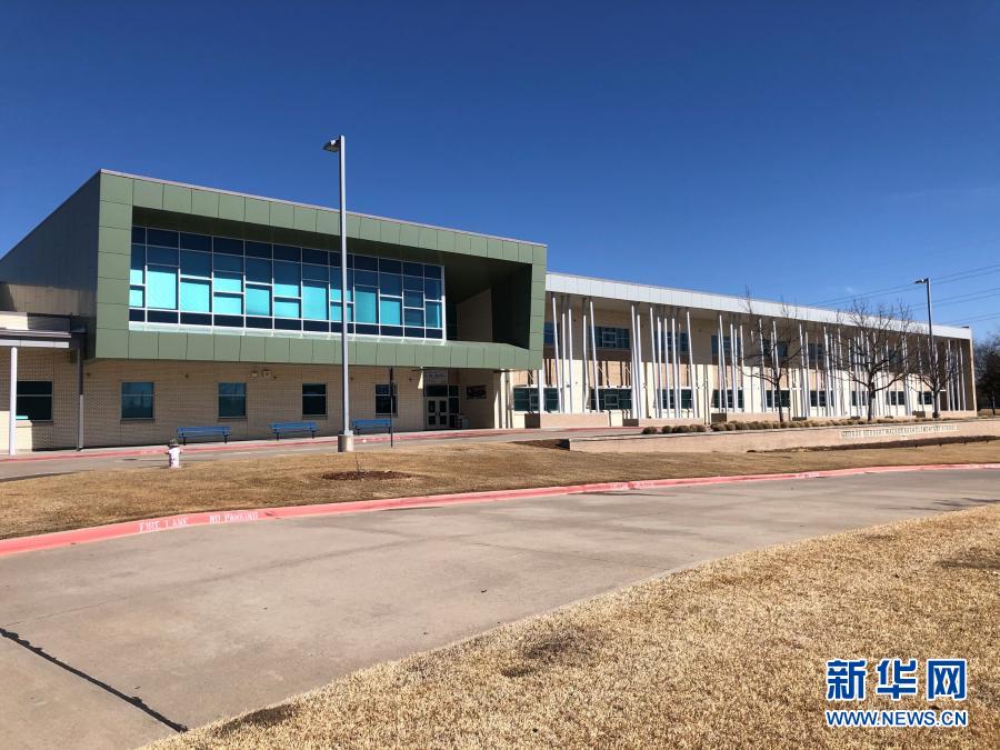这是2月23日在美国得克萨斯州达拉斯拍摄的关闭的乔治·布什小学。新华社发（田丹 摄）
