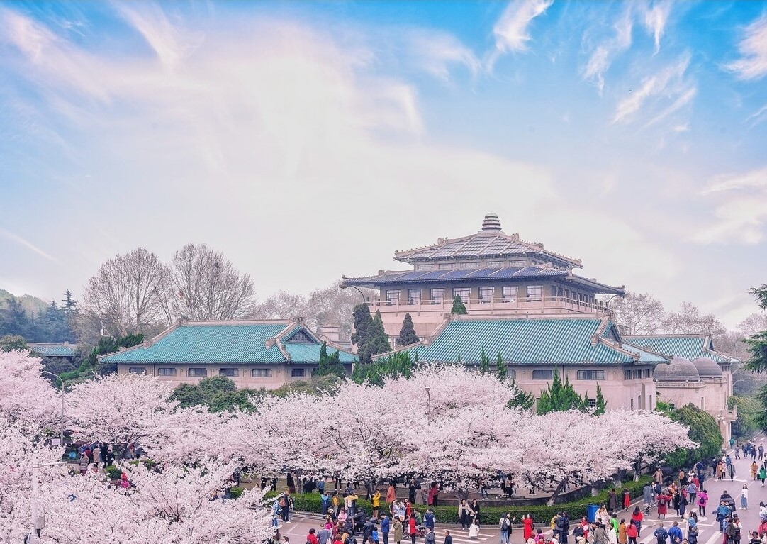 春天最适合小住三五天的12个地方，错过这些美景，又要等一年