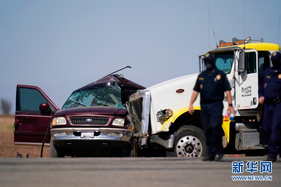 　　这是3月2日在美国加利福尼亚州南部拍摄的车祸现场。新华社/美联