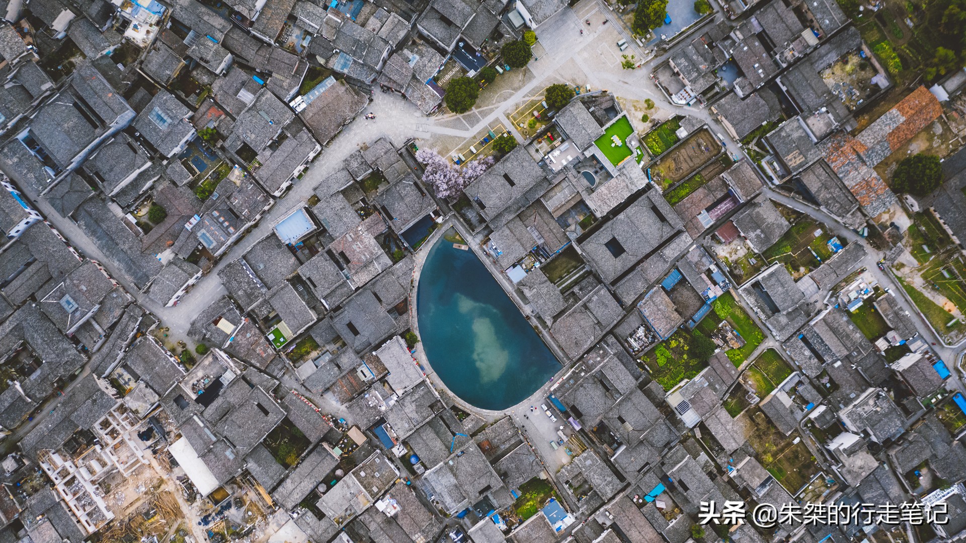 国内适合穷游的四座城市,风光绝美、气质出众,各个都别具韵味