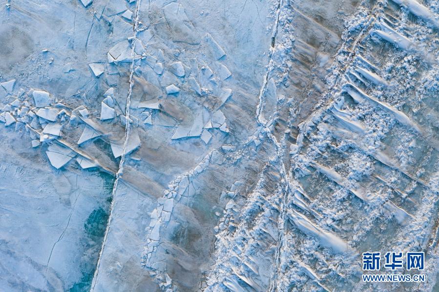 　　3月13日拍摄的封冻的兴凯湖湖面（无人机照片）。　　近日，中俄界湖兴凯湖仍旧封冻，辽阔的冰面景色壮美。　　新华社记者 谢剑飞 摄