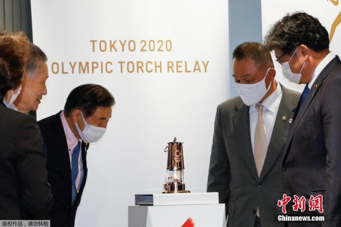 当地时间8月31日,东京奥运会圣火在日本奥林匹克博物馆公开亮相,从9月1日起,圣火将在这里进行为期两个月的展览。 点击进入下一页