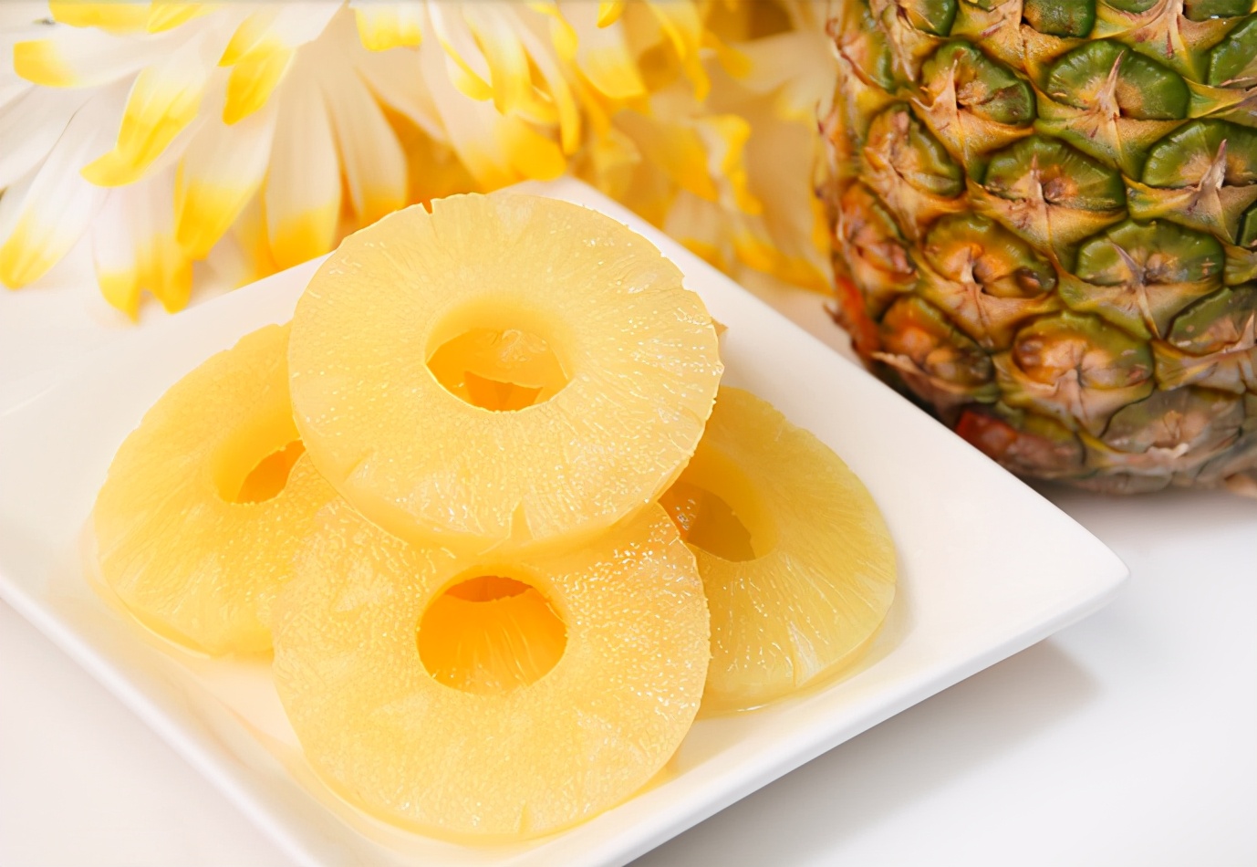 买菠萝，挑叶片长的还是短的，牢记2个技巧，菠萝肉多甜如蜜