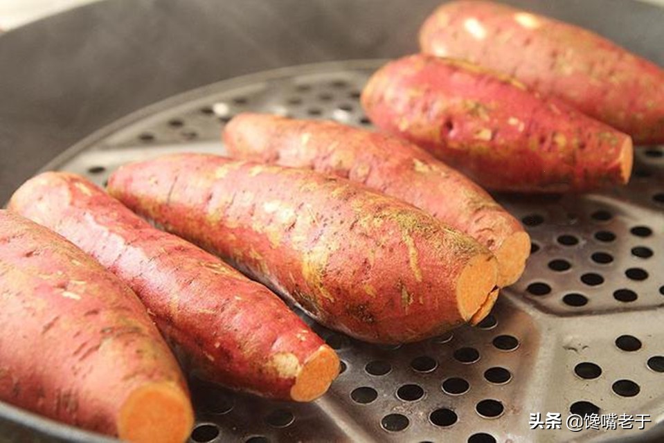 蒸红薯时：切记直接上锅蒸，牢记这3点，红薯熟得快，味道更香甜