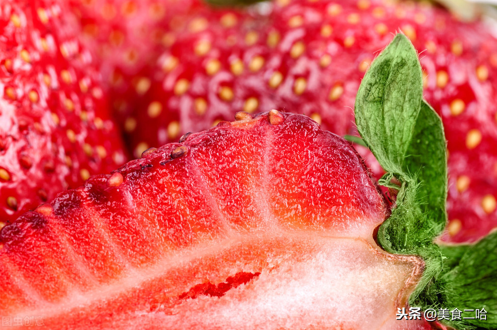 买草莓时，找准这3点特征，老果农多年经验分享，保准草莓甜又香