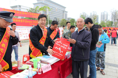 （改标题为：广西来宾市结合全民国家安全教育日开展反邪教宣传）来宾市委政法委结合全民国家安全教育日开展反邪教宣传688