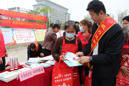 （改标题为：广西来宾市结合全民国家安全教育日开展反邪教宣传）来宾市委政法委结合全民国家安全教育日开展反邪教宣传694