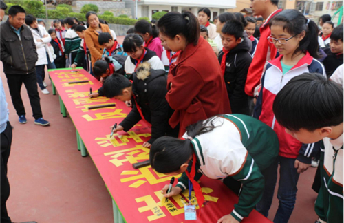 （改标题为：广西港北区在全区开展反对邪教宣传进校园活动）港北区大力开展“崇尚科学，反对邪教” 宣传教育活动736