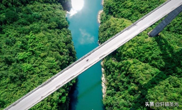 盘点中国最适合自驾的10大公路,坐车里就能看绝美风景