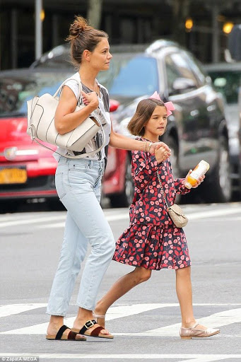 汤姆·克鲁斯入邪教8年未见女儿?萌爆炸的小苏瑞15岁了