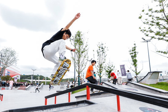 重庆融创茂滑享滑板运动公园