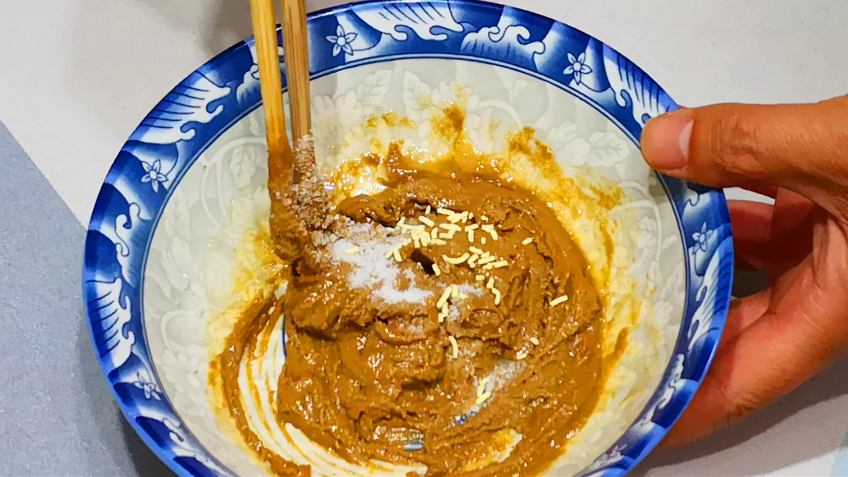 调芝麻酱时,牢记“2味料3窍门”,十几年的配方,口感顺滑又香浓