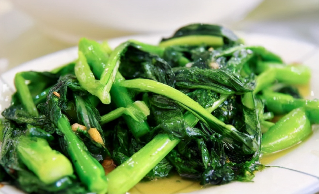 无论炒啥青菜，记住2个要领，颜色翠绿，脆嫩出水少，好吃又营养