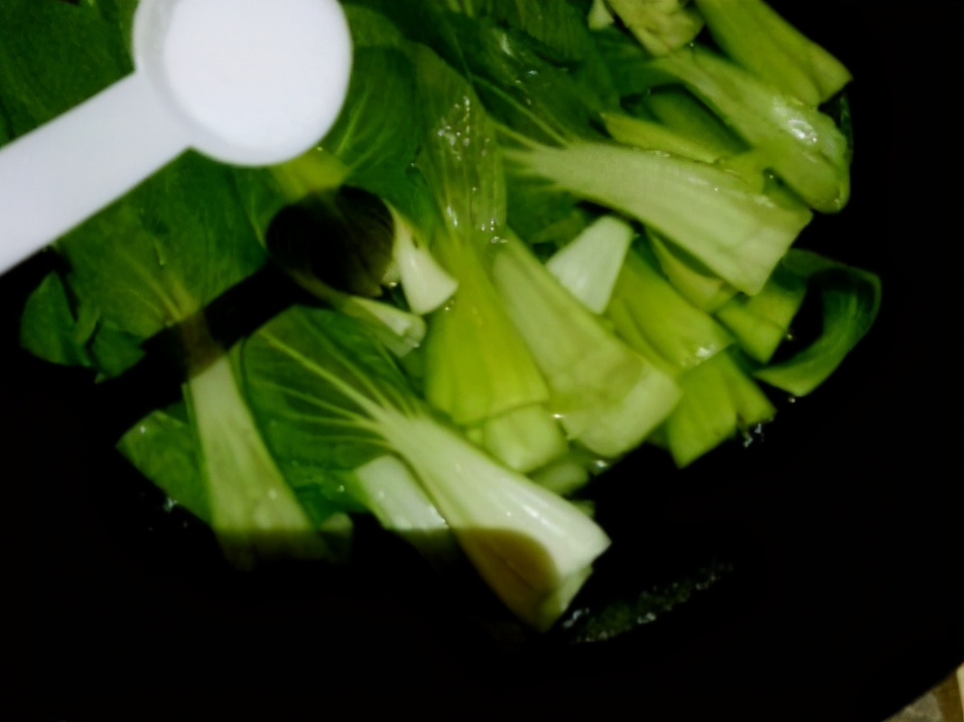 无论炒啥青菜,记住2个要领,颜色翠绿,脆嫩出水少,好吃又营养