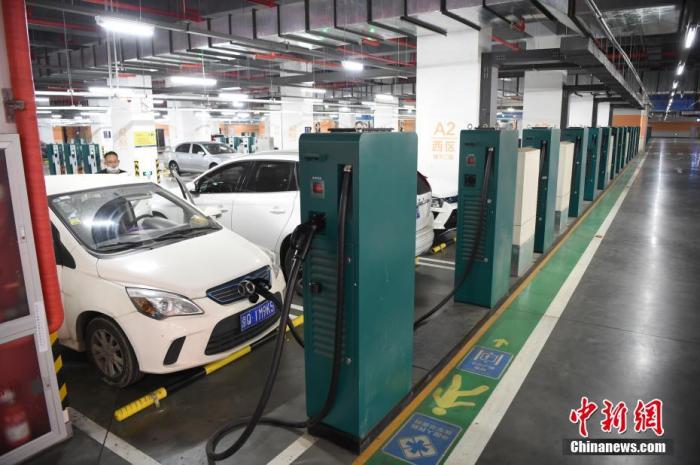 资料图:停车场<a target='_blank' href='http://www.chinanews.com/'>中新社</a>记者 侯宇 摄 点击进入下一页