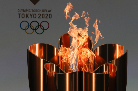 资料图：3月25日，东京奥运圣火在圣火盆中燃烧。新华社/POOL/金敬勋
