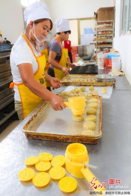 图说传统手工月饼制作全过程