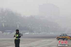 全国多地持续雾霾 北京空气重污染预警升级