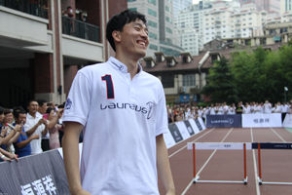 刘翔:幸运获得劳伦斯</a> <a target=_blank href=http://sports.kaiwind.com/zq/gjzq_1/201406/10/t20140610_1677900.shtml>传卡卡出轨要离婚</a>