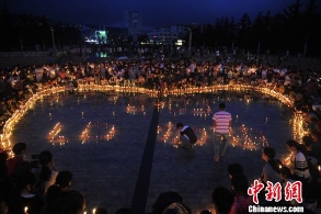 鲁甸震区七日祭：不灭的红烛 不灭的希望