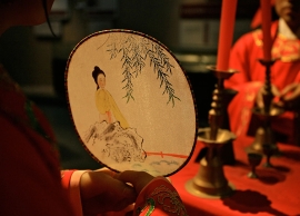 扇子故事：从班婕妤的秋到李香君的血