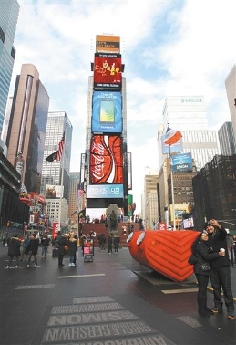 羊年春晚宣传片首次亮相纽约时报广场