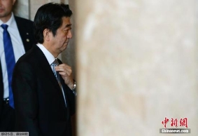 安倍演讲遭抗议 总统参选人批其不道歉