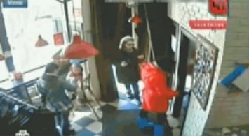 俄曝美国间谍变装:白人男性瞬间变女黑人