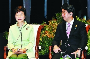 安倍就慰安妇问题向朴槿惠道歉 十分心痛