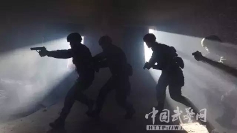 30秒控制“恐怖分子”，武警反恐作战很牛