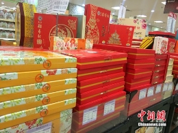 月饼新标准出台 市场新旧版本包装并存