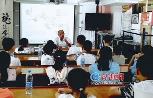 “爷爷”老师无法割舍三尺讲台