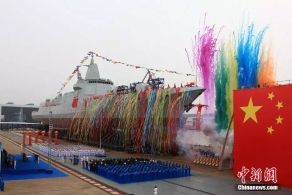 早新闻：中国新型万吨驱逐舰首舰下水