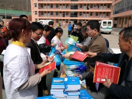 陕西延安市反邪宣传进中学（图）