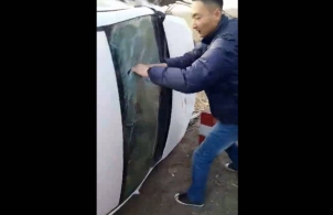 超感动！这小伙手撕玻璃救人 网友：心疼